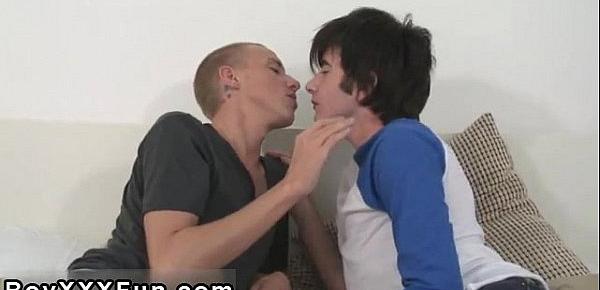  Sexy men UK twinks take turns face fuckin&039; each other, and
